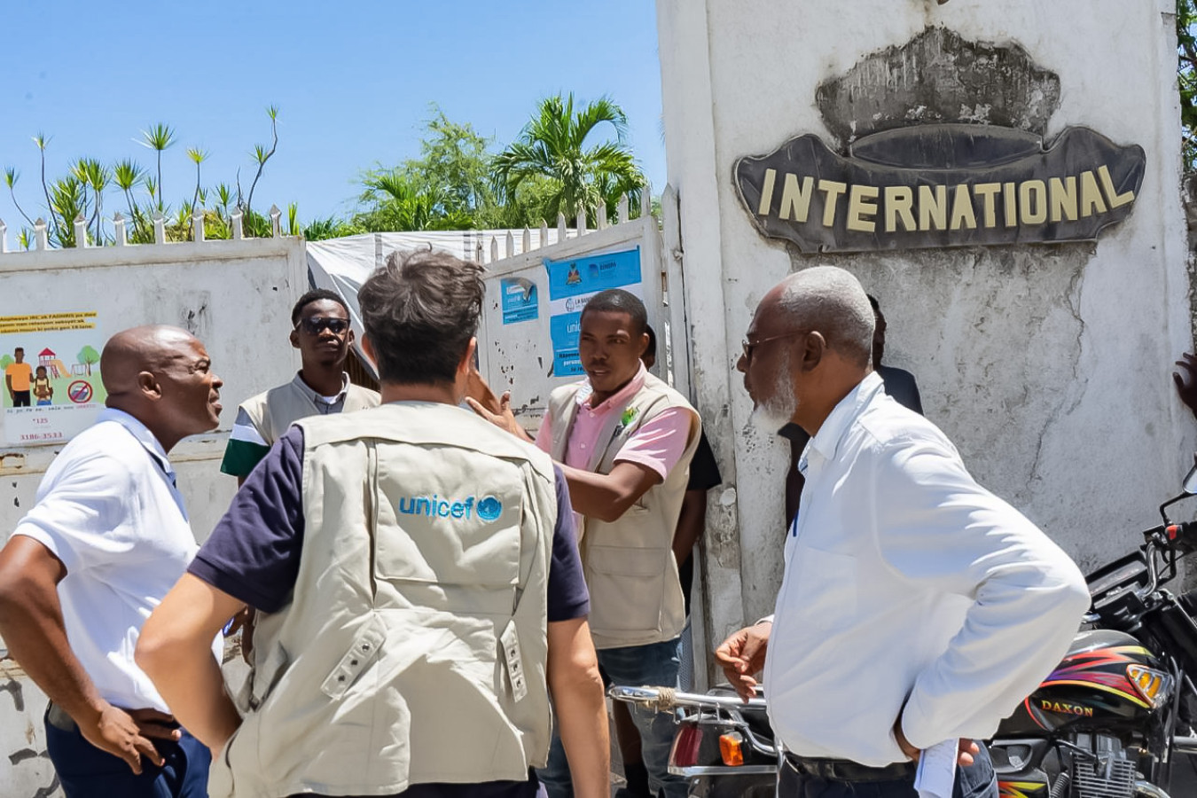 Orrah visite le Club International